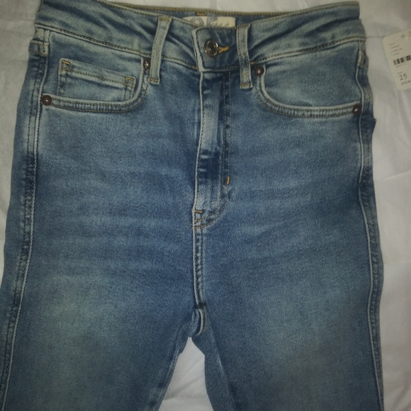 🆕We the Free | High Rise Frayed Hem Stretch Skinny Jeans Womens Size 25 - Picture 5 of 13